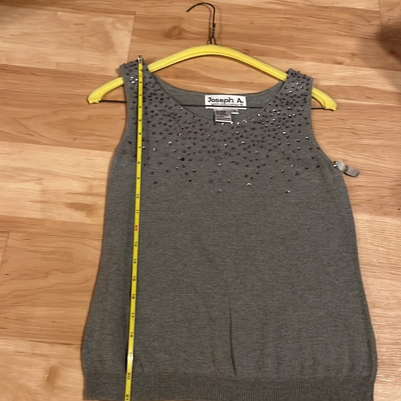 Joseph A Sleeveless heather gray sweater with sequins - Picture 7 of 9